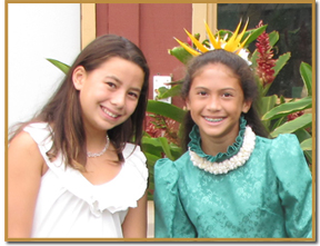 Kaleiu'i  Kawena'ulaonalani Tyger Warren from Kauai as Ka'iulani and her friend, Kaleiu'i  (last year's Ka'iulani)